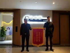 新思路裝飾怎么樣？業(yè)主送的錦旗就是答案！